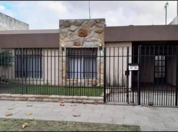 Casa de 4 ambientes, Morón · Casa 4 Ambientes con Pileta