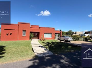 Casa · 174m² · 5 Ambientes · 6 Cocheras · Casa Altos de Campo Grande