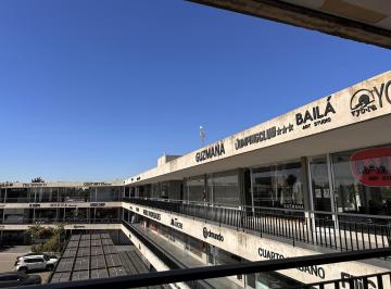 Local comercial · 61m² · 1 Cochera · Local en Ven Street Center - Villanueva