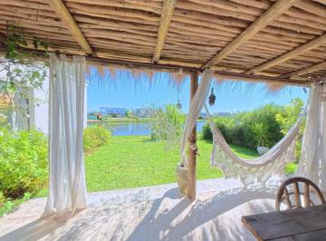 Casa · 195m² · 4 Ambientes · 1 Cochera · Casa a La Laguna B° Santa Isabel I