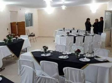Casa · 342m² · 2 Dormitorios · Greenwood Inmobiliaria Vente Salon de Eventos con Gran Parquizado + Casa en Lunlunta