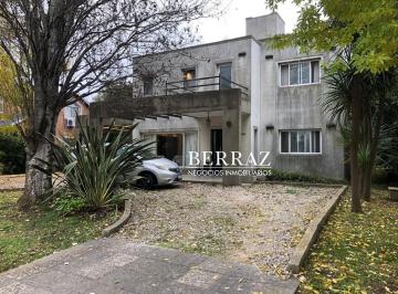 Casa · 214m² · 6 Ambientes · 4 Cocheras · Casa Venta 4 Dorm. Barrio Sausalito Lote de 800 m² Pilar, Zona Norte