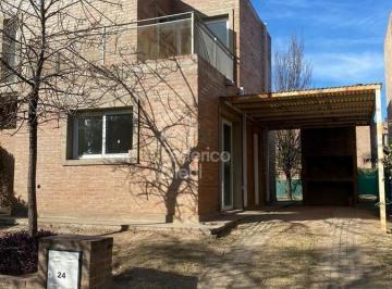 PH · 110m² · 4 Ambientes · 1 Cochera · PH Housing El Jacaranda en Alquiler Sobre Bodereau
