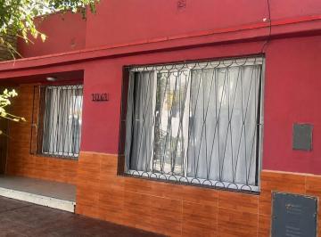 Casa · 130m² · 4 Ambientes · Casa Amplia con Local Comercial