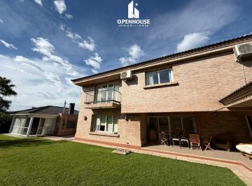 Casa · 450m² · 10 Ambientes · 2 Cocheras · Openhouse Vende Fabulosa Casa en Barrio Privado Dalvian.