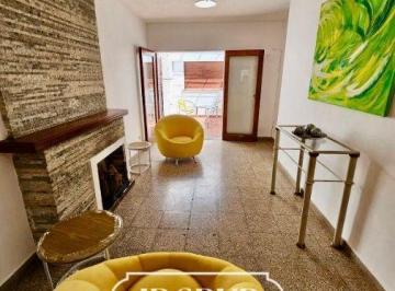 Casa · 142m² · 5 Ambientes · 1 Cochera · Casa en Venta en B° Rogelio Martinez