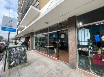 Local comercial · 70m² · Venta - Local Comercial y Vivienda en Pilar Centro - Inversión