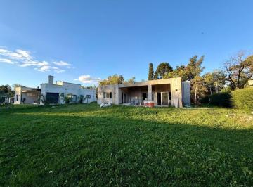 Casa · 125m² · 2 Ambientes · 1 Cochera · Casa a Terminar en El Cazador - ID 6030