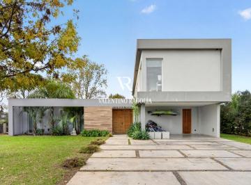 Casa · 315m² · 7 Ambientes · 6 Cocheras · Venta Casa 7 Ambientes con Fondo Verde en Terravista