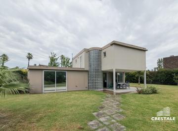 Casa · 152m² · 5 Ambientes · 2 Cocheras · Venta - Casa 4 Dorm. en Barrio Privado - Funes Hills San Marino.