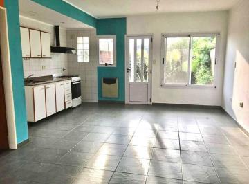 Casa · 66m² · 4 Ambientes · 1 Cochera · Casa en Venta La Plata