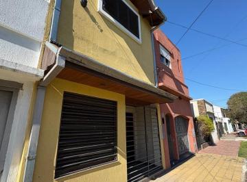 Casa · 80m² · 3 Ambientes · Casa Duplex en Banfield Este de 3 Ambientes