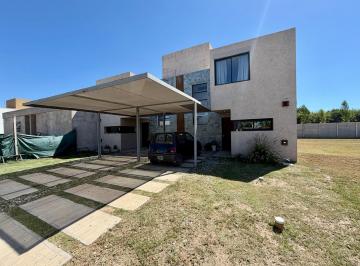 Casa · 140m² · 5 Ambientes · 2 Cocheras · Casa Duplex en Distrito Sur 3 Dorm.