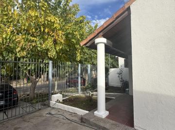 Casa · 142m² · 4 Ambientes · 3 Cocheras · Casa en Venta en Drummond - Luján de Cuyo - Mendoza