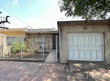 PH · 107m² · 3 Ambientes · 1 Cochera · Alquiler PH de 3 Ambientes con Cochera y Quincho en Quilmes