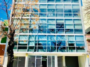 Oficina comercial · 310m² · 3 Cocheras · Oficina Corporativa Amoblada en Parque Patricios | 310 m², 56 Puestos y 3 Cocheras