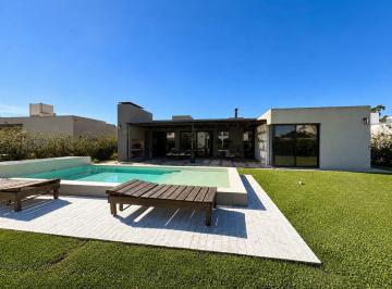Casa · 195m² · 4 Ambientes · 3 Cocheras · Venta Casa en Prados del Oeste