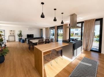 Casa · 195m² · 5 Ambientes · 3 Cocheras · Venta Casa en Prados del Oeste I