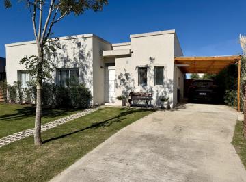 Casa · 130m² · 4 Ambientes · 2 Cocheras · Casa en San Ramon de 3 Dorm. con Pileta