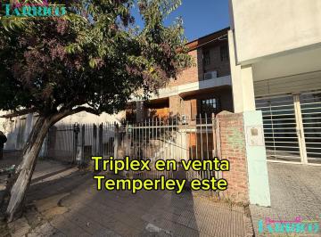 Casa · 130m² · 4 Ambientes · 1 Cochera · Triplex en Temperley Este | Pileta · Quincho · Cochera · 2 Dorm + Altillo | ¡El Combo Que Buscabas!