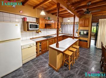 Casa · 130m² · 4 Ambientes · 1 Cochera · Triplex en Temperley Este | Pileta · Quincho · Cochera · 2 Dorm + Altillo | ¡El Combo Que Buscabas!