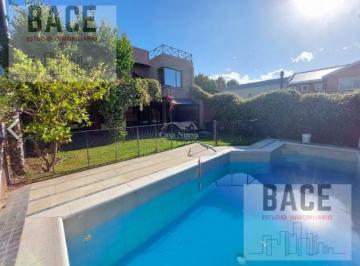 Casa · 380m² · 7 Ambientes · 1 Cochera · Venta de Casa Gerencial en El Exclusivo Barrio Privado Villa Luisa - Neuquen Capital