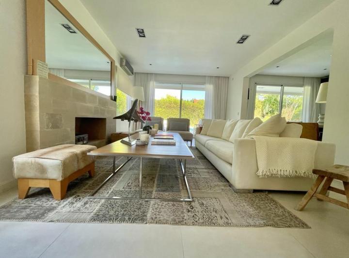 Casa · 340m² · 8 Ambientes