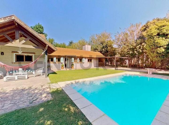 Casa · 139m² · 4 Ambientes · 1 Cochera