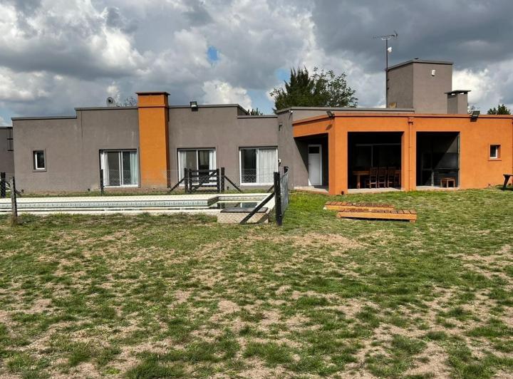 Casa · 300m² · 4 Ambientes · 4 Cocheras