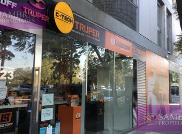 Local comercial · 200m² · 1 Ambiente · Local en Esquina en Forum Puerto Madero, 440 m²