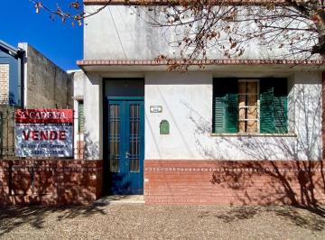 Casa · 110m² · 4 Ambientes · Casa en Venta de 2 Dorm.. Escritorio. Patio con Lavadero. Deposito. Centro Zarate