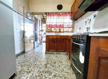 Casa · 90m² · 4 Ambientes · 1 Cochera · Venta Casa 4 Ambientes Quincho y Garage - Apto Crédito - Merlo
