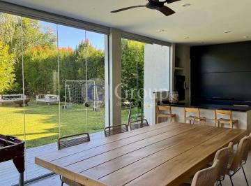 Casa · 290m² · 8 Ambientes · 4 Cocheras · Casa Chalet en Alquiler en Las Liebres, Pilar, G. B. a. Zona Norte