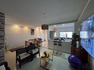 Casa · 85m² · 4 Ambientes · 2 Cocheras · Venta Casa 4 Ambientes Cochera y Parque - Jose C Paz