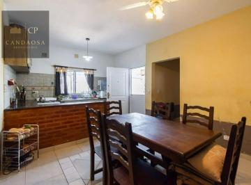 Casa · 121m² · 4 Ambientes · 1 Cochera · Casa PH en Venta en Moron, Apta Credito