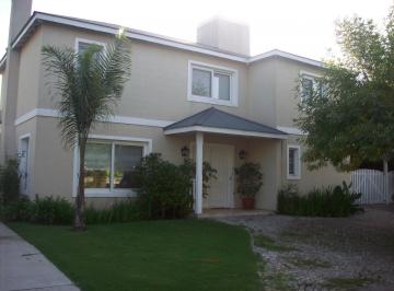 Casa · 178m² · 3 Dormitorios · 2 Cocheras · Casa 4 Ambientes Dependencia en Venta en Barrio Privado Las Acacias Blancas