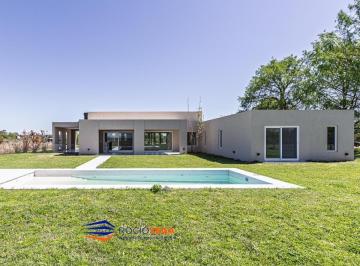 Casa · 215m² · 5 Ambientes · 3 Cocheras · Casa en Venta en Barrio Haras San Pablo, General Rodriguez
