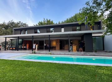 Casa · 268m² · 5 Ambientes · 2 Cocheras · Casa o Proyecto Oh - en Venta, San Isidro