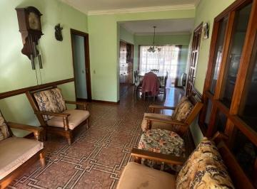 Casa · 260m² · 5 Ambientes · 1 Cochera · Casa en Venta Pasaje Calderon Al 6200 Wilde Centro