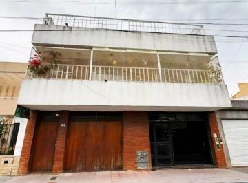 Casa · 260m² · 5 Ambientes · 1 Cochera · Casa en Venta Pasaje Calderon Al 6200 Wilde Centro