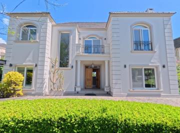 Casa · 231m² · 6 Ambientes · Casa en Venta Barrio San Isidro Labrador