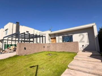 Casa · 204m² · 5 Ambientes · 2 Cocheras · Venta Casa en Pozo - Barrio Tierras Altas