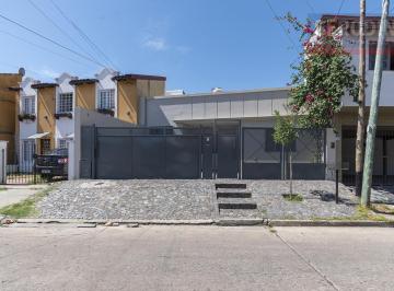 Frente · Casa en Bernal Este