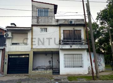 Casa · 130m² · 8 Ambientes · 1 Cochera · Venta PH 8 Ambientes El Palomar, Morón