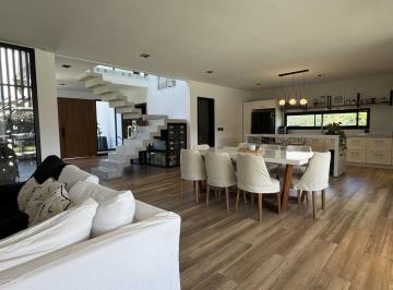 Casa · 274m² · 5 Ambientes · 4 Cocheras · Venta Casa en Campo Grande