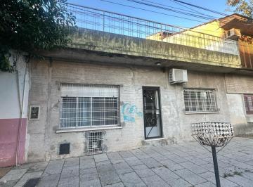 Casa · 81m² · 3 Ambientes · Venta Casa de 3 Ambientes con Terraza en Villa Maipu - Permuta y Apto Credito!