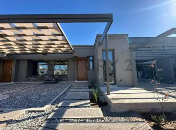 Departamento · 83m² · 4 Ambientes · 1 Cochera · Casa PH a Estrenar en Barrio Privado Las Acacias – Godoy Cruz