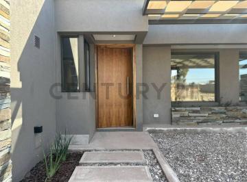 Departamento · 83m² · 4 Ambientes · 1 Cochera · Casa PH a Estrenar en Barrio Privado Las Acacias – Godoy Cruz
