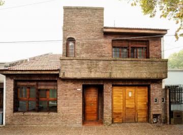 Casa · 139m² · 5 Ambientes · 1 Cochera · Venta Casa Florencio Varela Centro 5 Ambientes Cochera