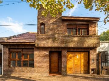 Casa · 139m² · 5 Ambientes · 1 Cochera · Venta Casa Florencio Varela Centro 5 Ambientes Cochera